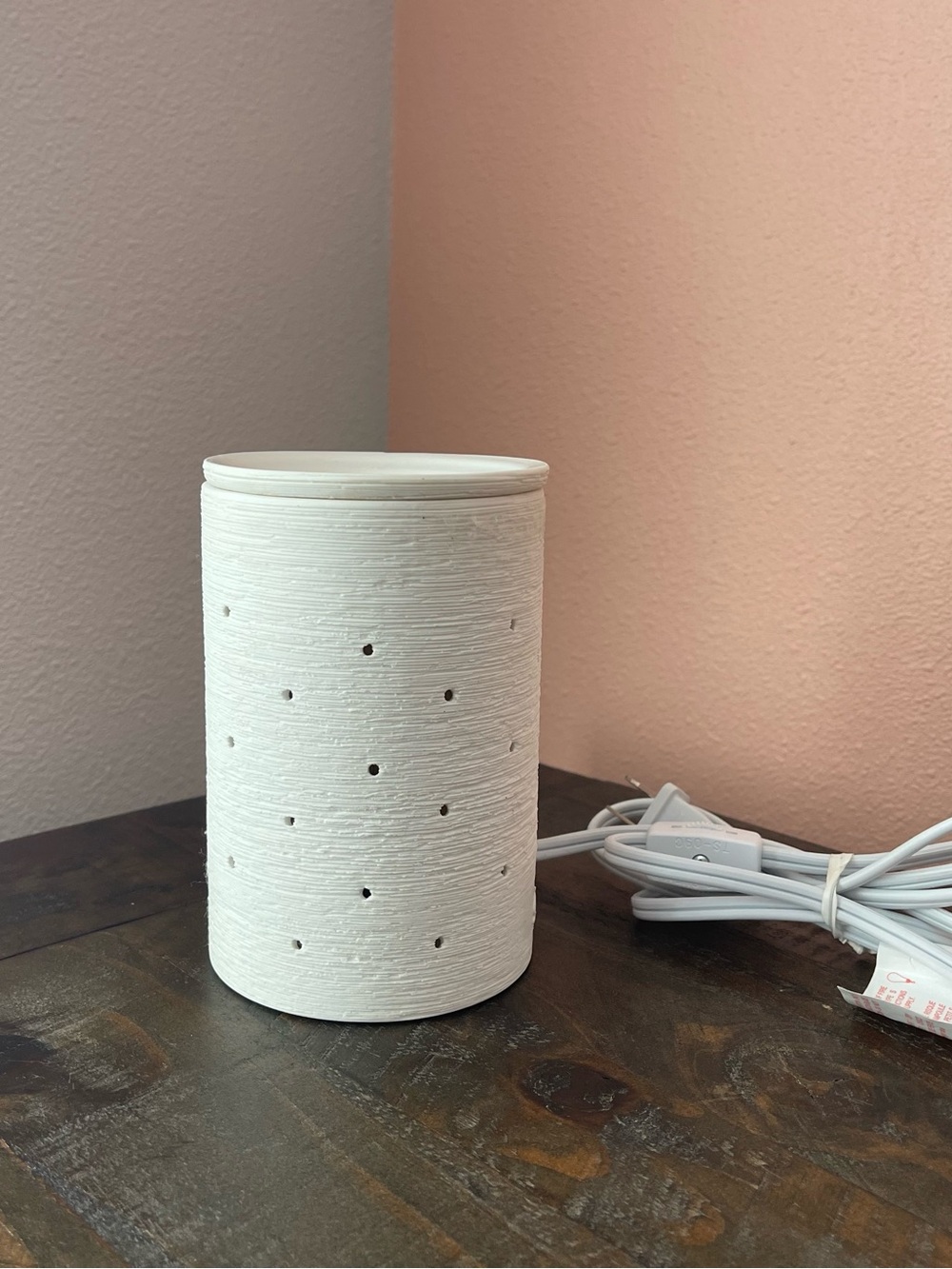 Scentsy Etched Core Warmer 25W-Ivory